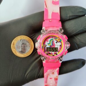 Unicórnio infantil pisca luzinha e toca música