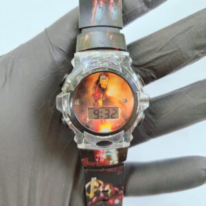 Homem de ferro pisca luzinha e toca música